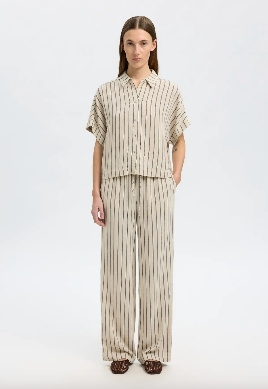 Selected Femme Viva Cropped Shirt Sandshell / Pin Stripe