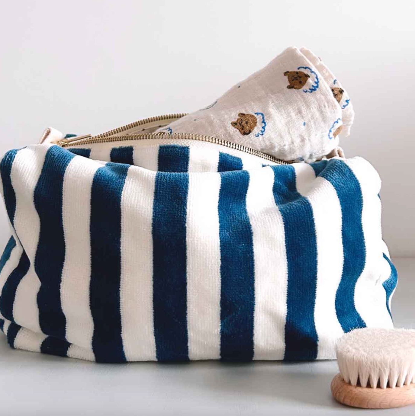 Rose In April Vic Pouch Stripes Midnight Ecru