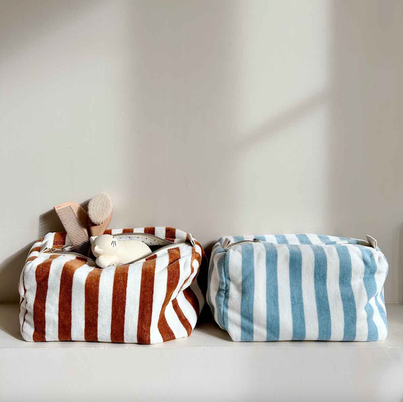 Rose In April Vic Pouch Stripes Blue Ecru